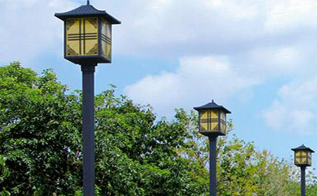 太阳能刚察庭院灯怎么选亮度与续航更耐用